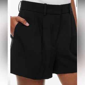 Aritzia Babaton Pleated Mini Short Black 00